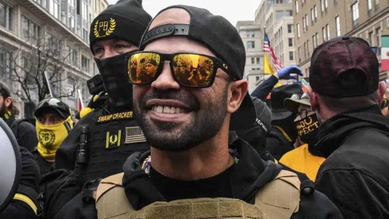Miembros de Proud Boys demandan al gobierno de EE.UU. por cargos del 6 de enero