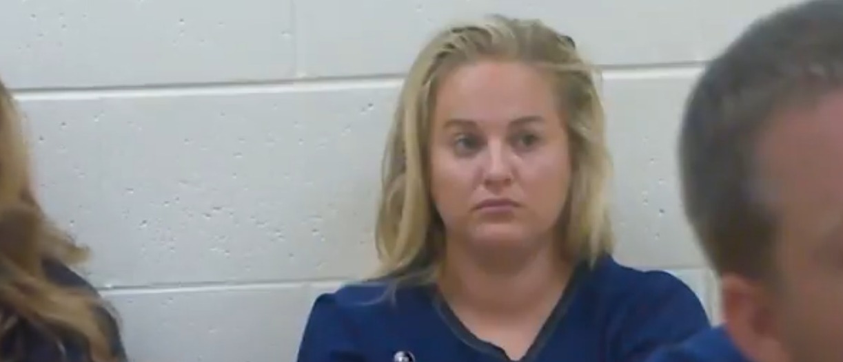 Docente de Florida Enfrenta Cargos Graves por Conducta Inapropiada con Menor