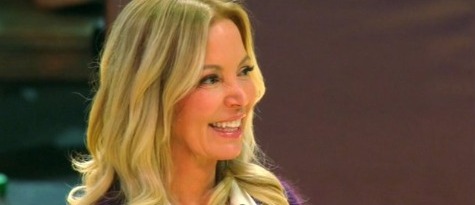 Familia Buss vende participación mayoritaria de los Lakers por $10 mil millones